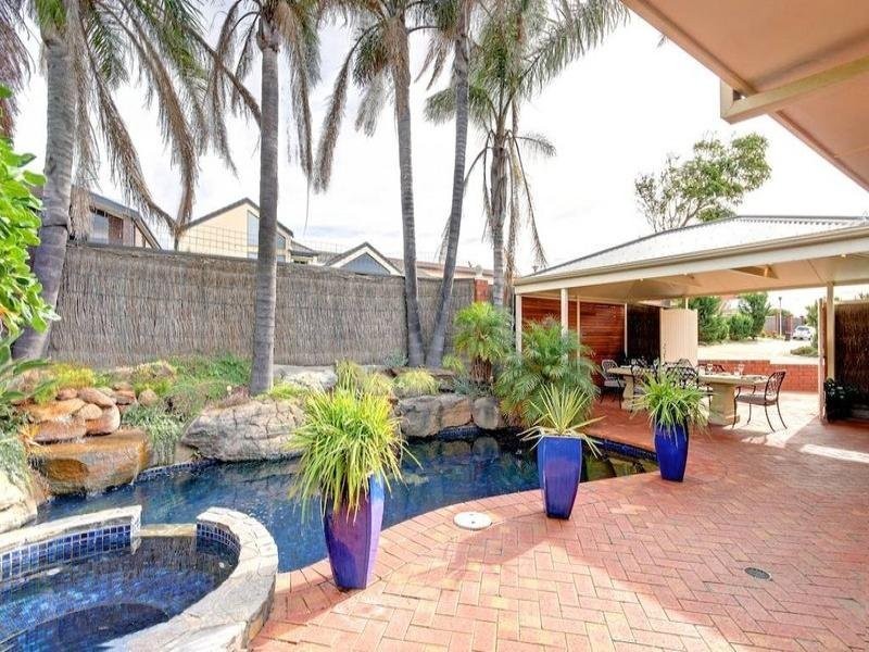 1 Tennyson Heights Court, Tennyson SA 5022