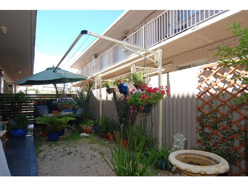 Unit 2/11 Alexander Street, Largs Bay SA 5016