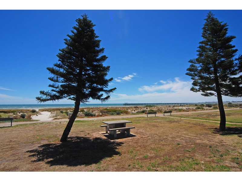 Unit 2/11 Alexander Street, Largs Bay SA 5016
