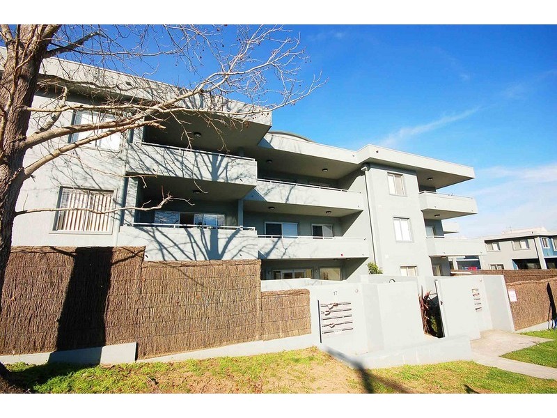 24/13-15 Moore Street, West Gosford NSW 2250