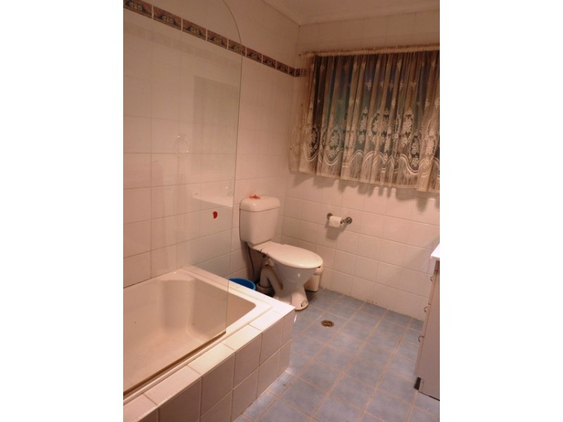 2 Andra Place, Wyoming NSW 2250