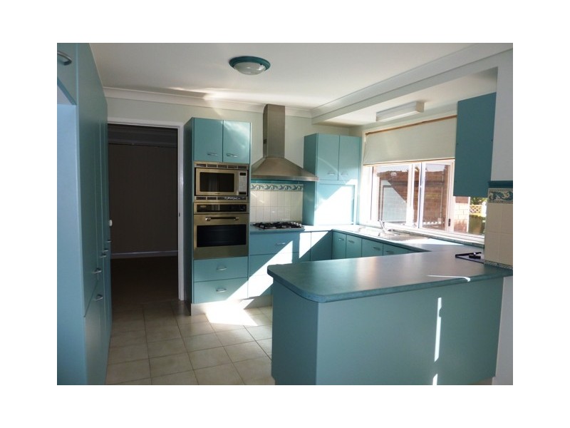 4 Yanderra Cres, Narara NSW 2250