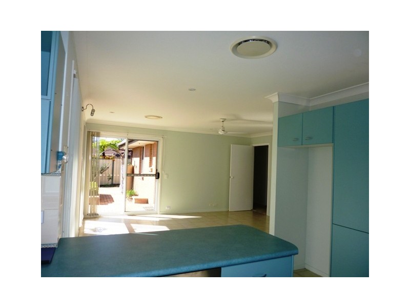 4 Yanderra Cres, Narara NSW 2250