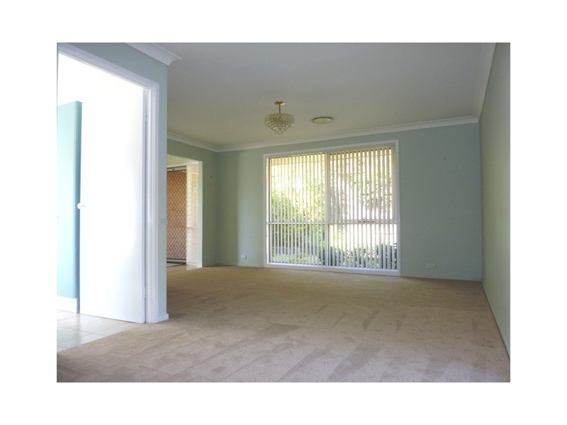 4 Yanderra Cres, Narara NSW 2250