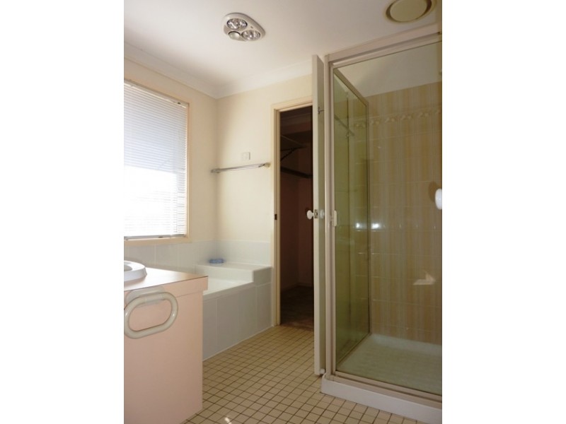 4 Yanderra Cres, Narara NSW 2250