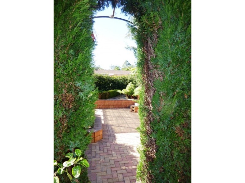 4 Yanderra Cres, Narara NSW 2250