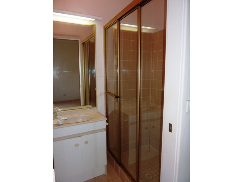 10/12 Kinarra Ave, Wyoming NSW 2250