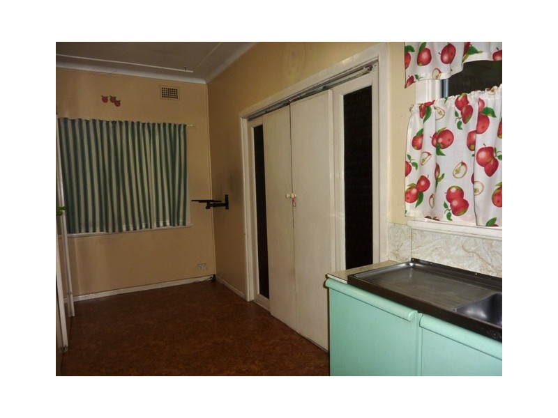 8 Gonaro Road, West Gosford NSW 2250