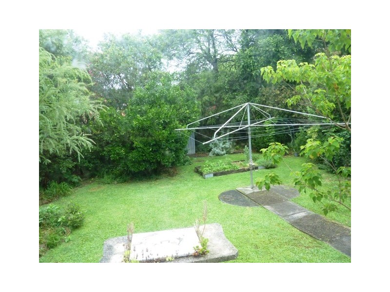 8 Gonaro Road, West Gosford NSW 2250