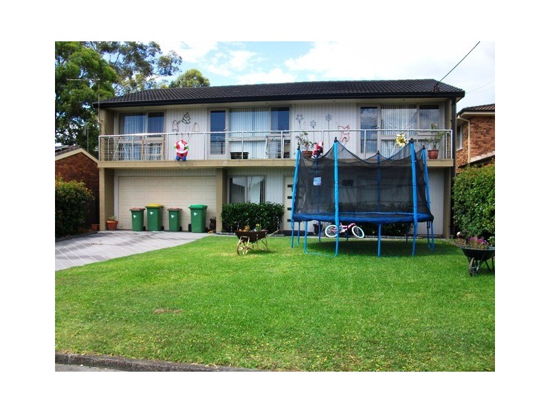 6 Bel Hilton Pde, West Gosford NSW 2250