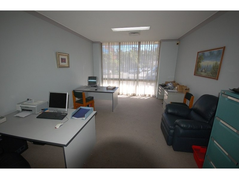 8 Barralong Road, Erina NSW 2250