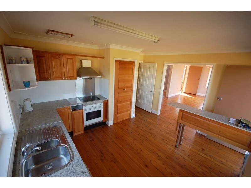 1 Eulalia Avenue, Point Frederick NSW 2250