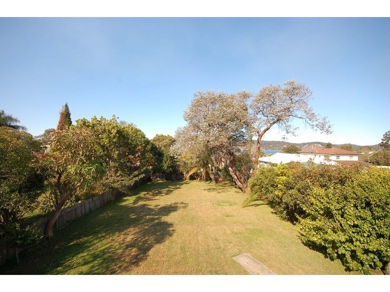 1 Eulalia Avenue, Point Frederick NSW 2250