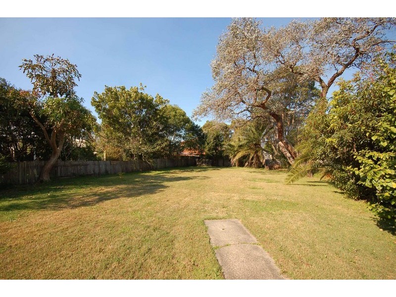 1 Eulalia Avenue, Point Frederick NSW 2250