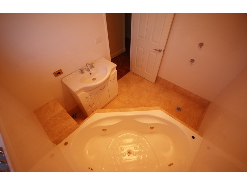 1 Eulalia Avenue, Point Frederick NSW 2250