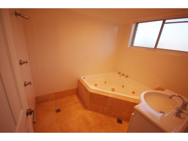 1 Eulalia Avenue, Point Frederick NSW 2250
