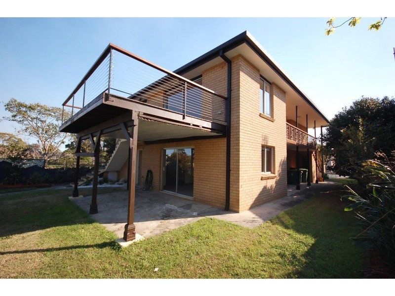1 Eulalia Avenue, Point Frederick NSW 2250