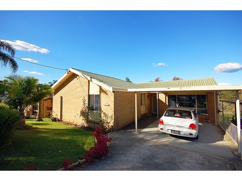 14  Booth Street, Wyoming NSW 2250