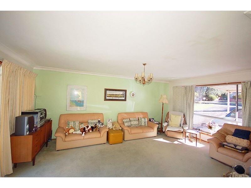 14  Booth Street, Wyoming NSW 2250