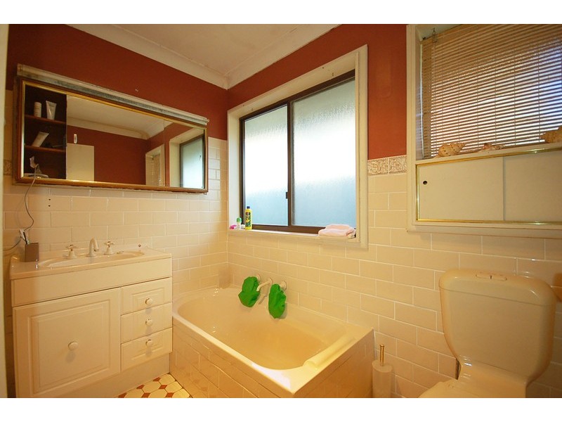 72 North Crescent, Wyoming NSW 2250