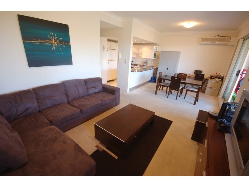 37/92  John Whiteway Drive, Gosford NSW 2250