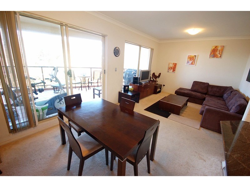 37/92  John Whiteway Drive, Gosford NSW 2250