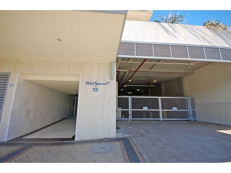 30/12 Baker Street, Gosford NSW 2250
