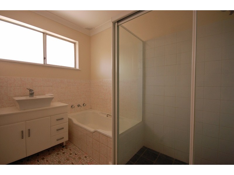1 Maranoa Street, Wyoming NSW 2250