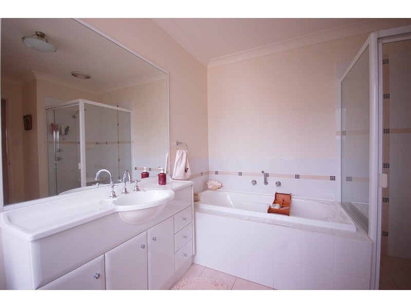 37 Wingello Crescent, Wyoming NSW 2250