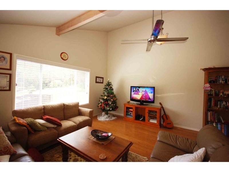 102 Chamberlain Road, Wyoming NSW 2250