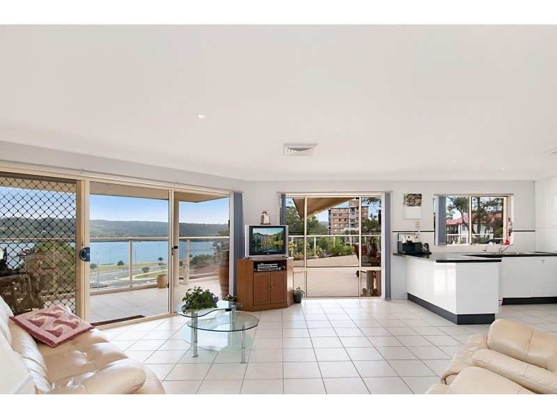 12/2-4 Mulkarra Avenue, Gosford NSW 2250