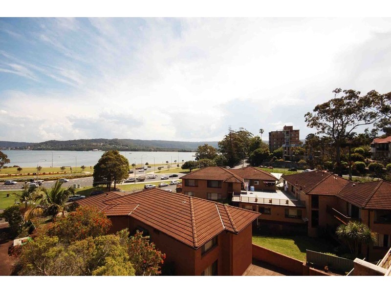 12/2-4 Mulkarra Avenue, Gosford NSW 2250