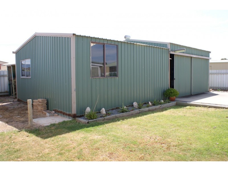 17 Delmage Street, Dongara WA 6525