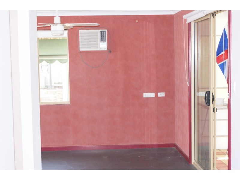 17 Delmage Street, Dongara WA 6525