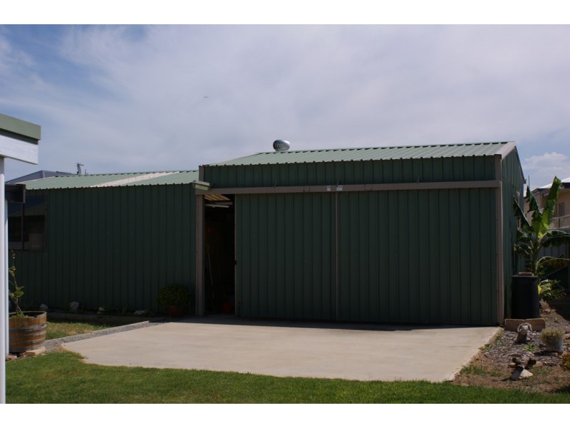 17 Delmage Street, Dongara WA 6525