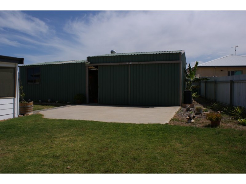 17 Delmage Street, Dongara WA 6525