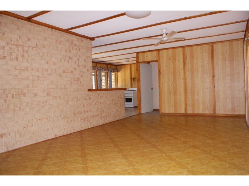 9 Delmage Street, Dongara WA 6525