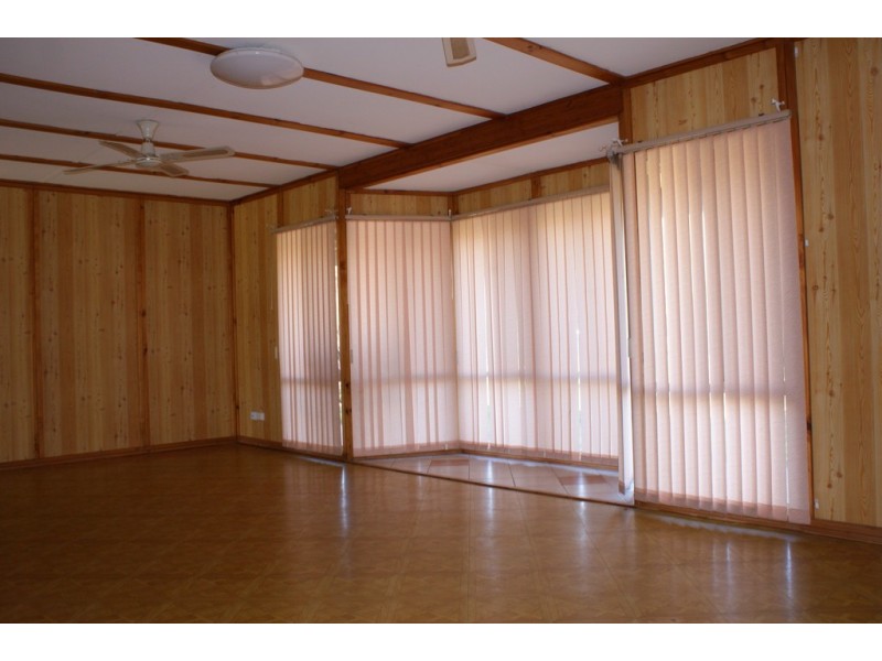 9 Delmage Street, Dongara WA 6525