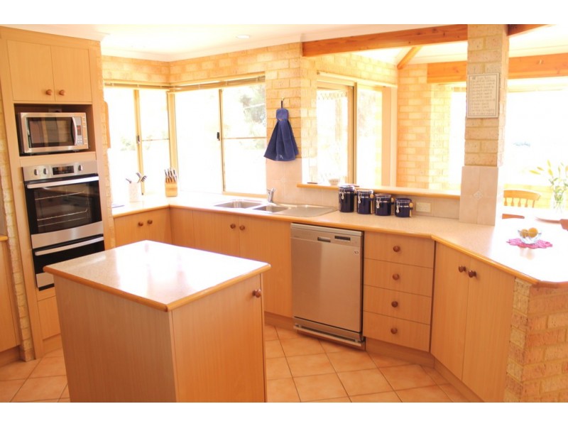 4 McCarley Walk, Port Denison WA 6525