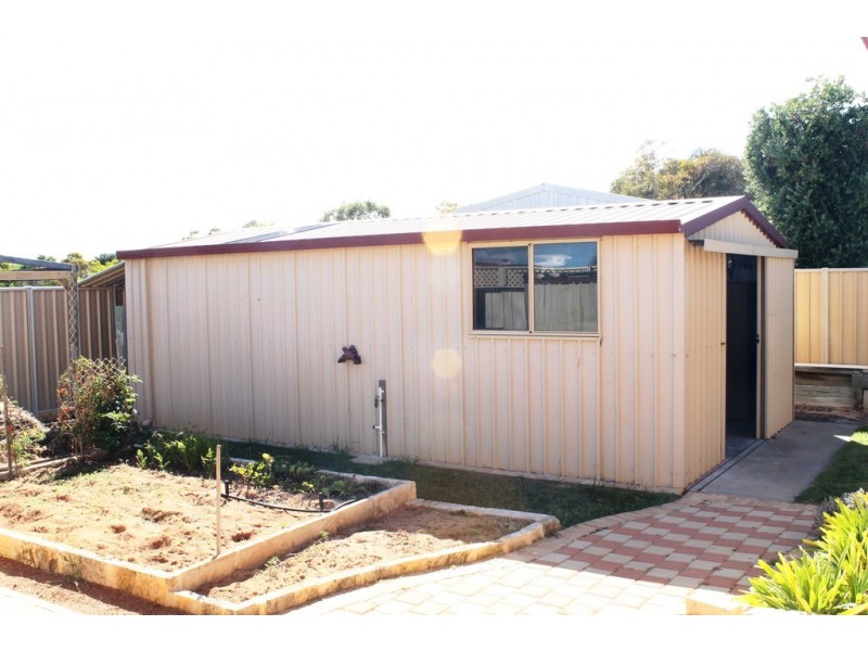 4 McCarley Walk, Port Denison WA 6525