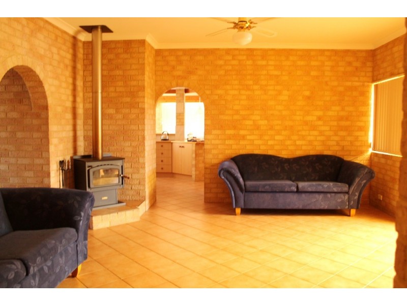 4 McCarley Walk, Port Denison WA 6525