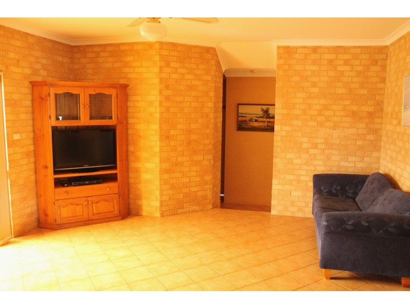 4 McCarley Walk, Port Denison WA 6525