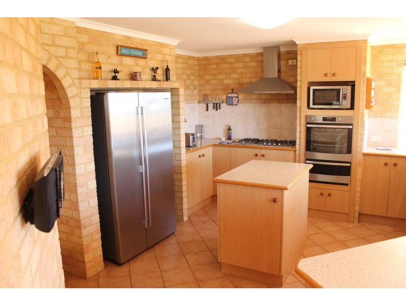 4 McCarley Walk, Port Denison WA 6525