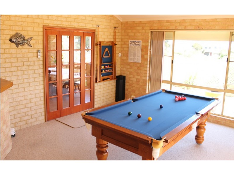 4 McCarley Walk, Port Denison WA 6525