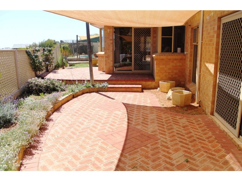 4 McCarley Walk, Port Denison WA 6525