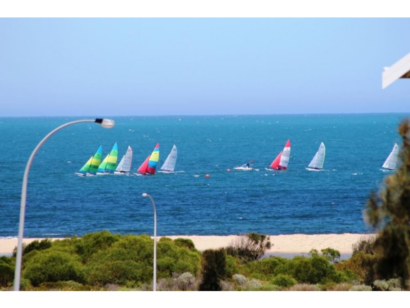 4 McCarley Walk, Port Denison WA 6525