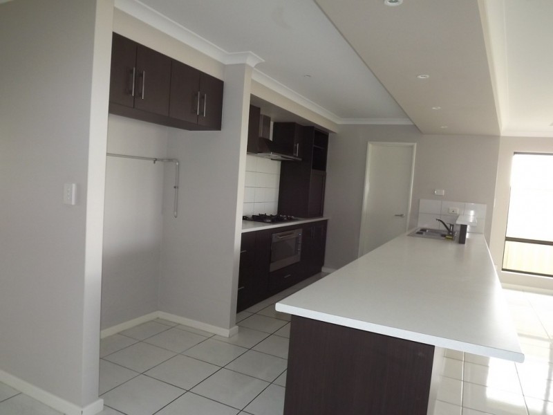 8 Mason Cres, Port Denison WA 6525