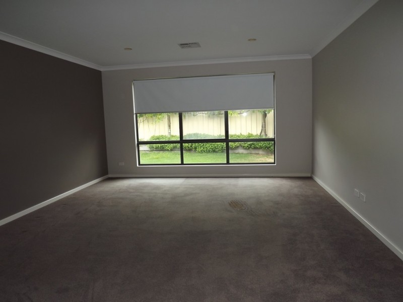 8 Mason Cres, Port Denison WA 6525