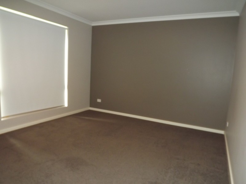 8 Mason Cres, Port Denison WA 6525