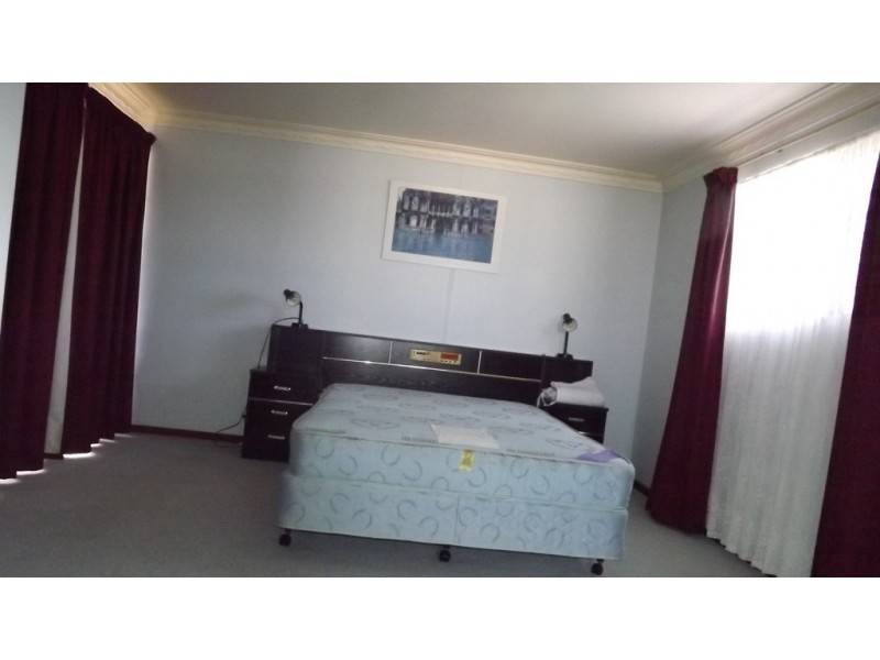 18 Bartlett Place, Port Denison WA 6525